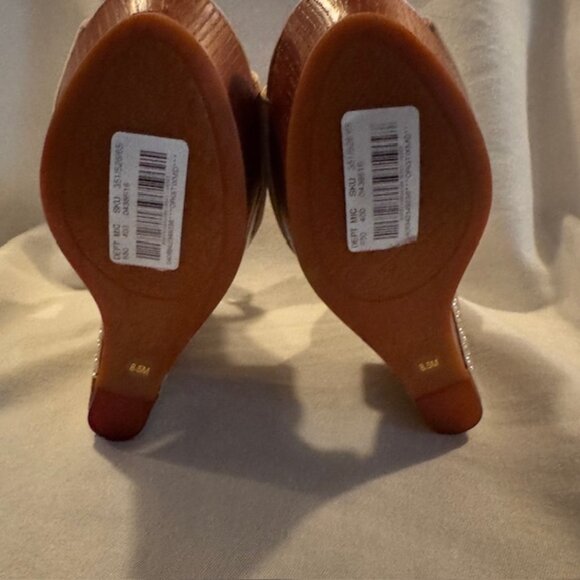 Gianni Bini City Sleek Tan Wedges Size 8.5 - New in Box - Picture 4 of 10